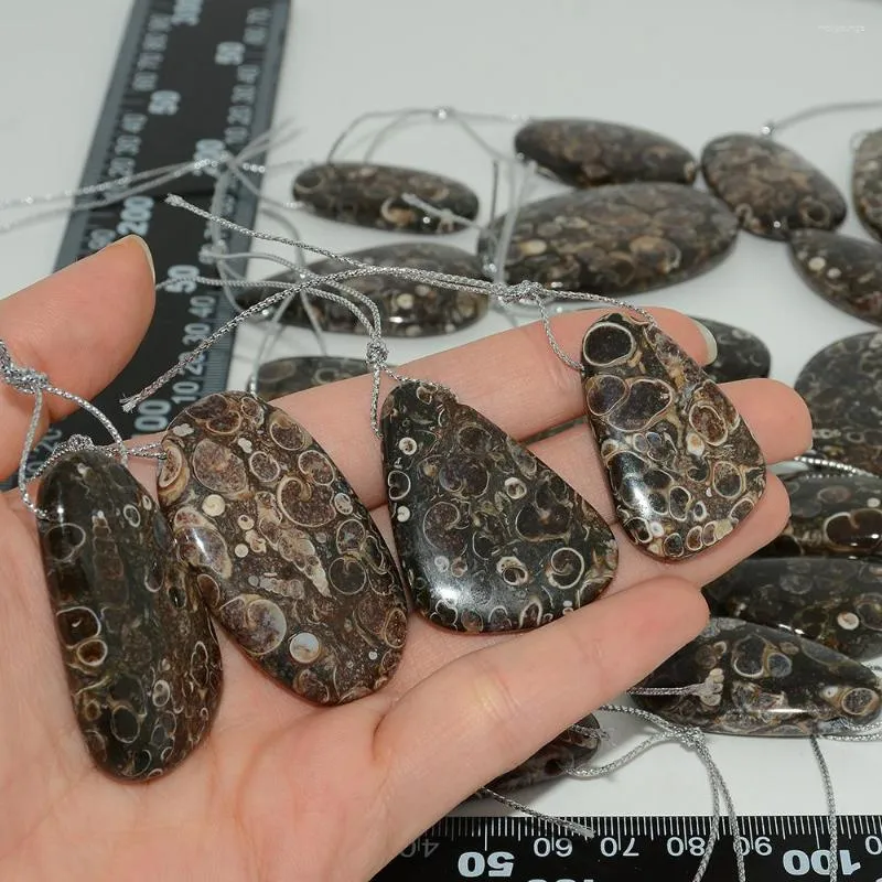 Pedras preciosas soltas naturais turritella ágata misturada com designs irregulares pingentes tamanho aproximado máximo de 30 mm a 50 mm