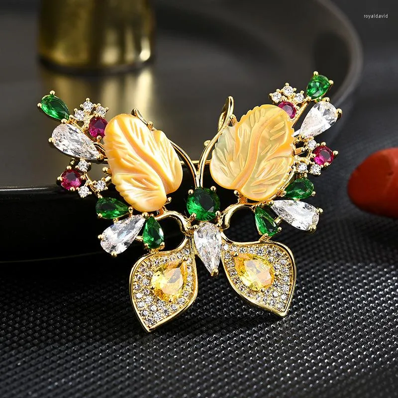 Broches Français rétro naturel jaune fritillaire Broche belle couleur Zircon papillon femelle Broche élégant costume accessoires Pin cadeau