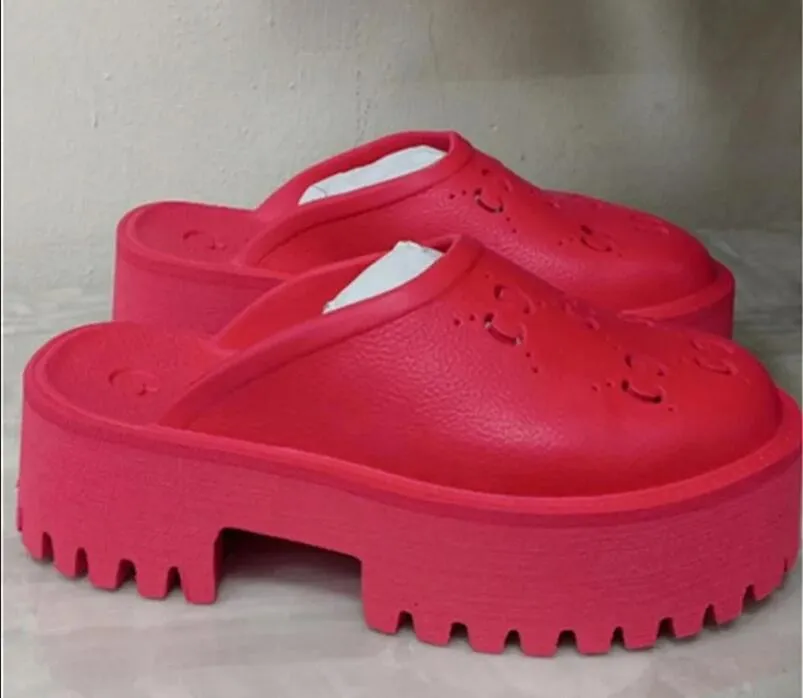 Lyxiga tofflor varumärkesdesigners kvinnor damer ihåliga plattform sandaler gjorda av transparent material fashionabla sexiga härliga soliga strandskor tofflor 35-42 G63