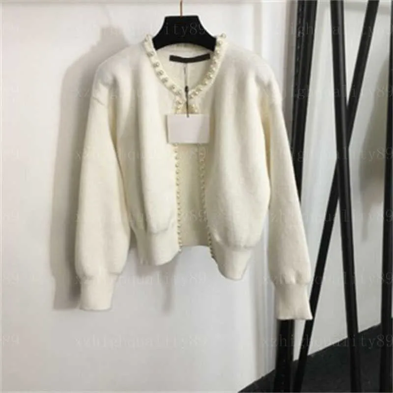 Designer vest gebreide trui dames top zoete stijl parel decoratieve ronde hals witte gebreide jas met lange mouwen luxe truien damesvest