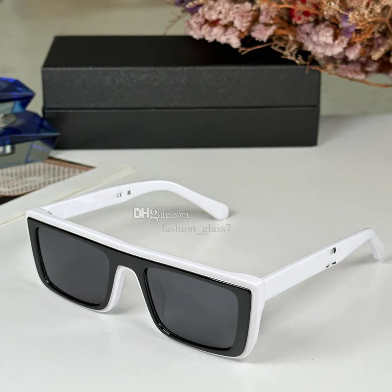 Fashion Classic Sunglasses For Men Women Square Frame  display picture 3