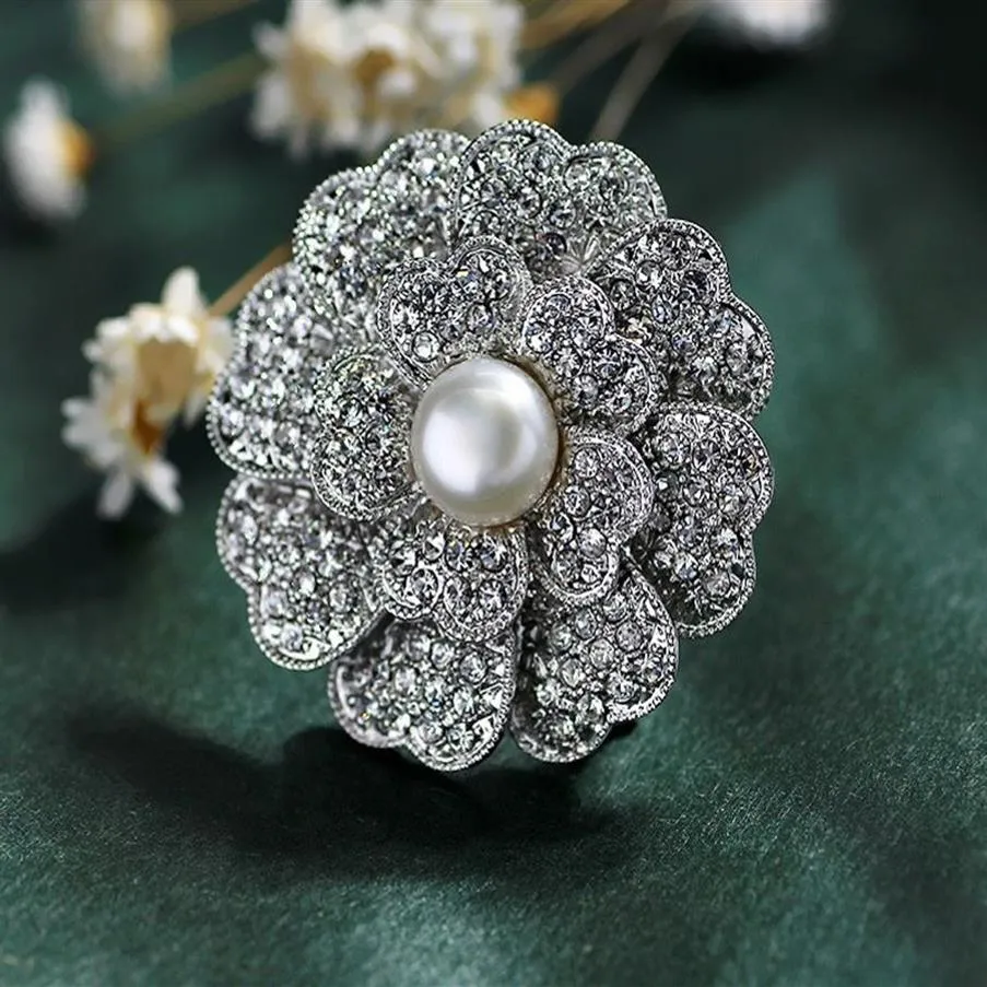 Fashion Classic Atmospheric Pearl Butterfly Brooches Pins