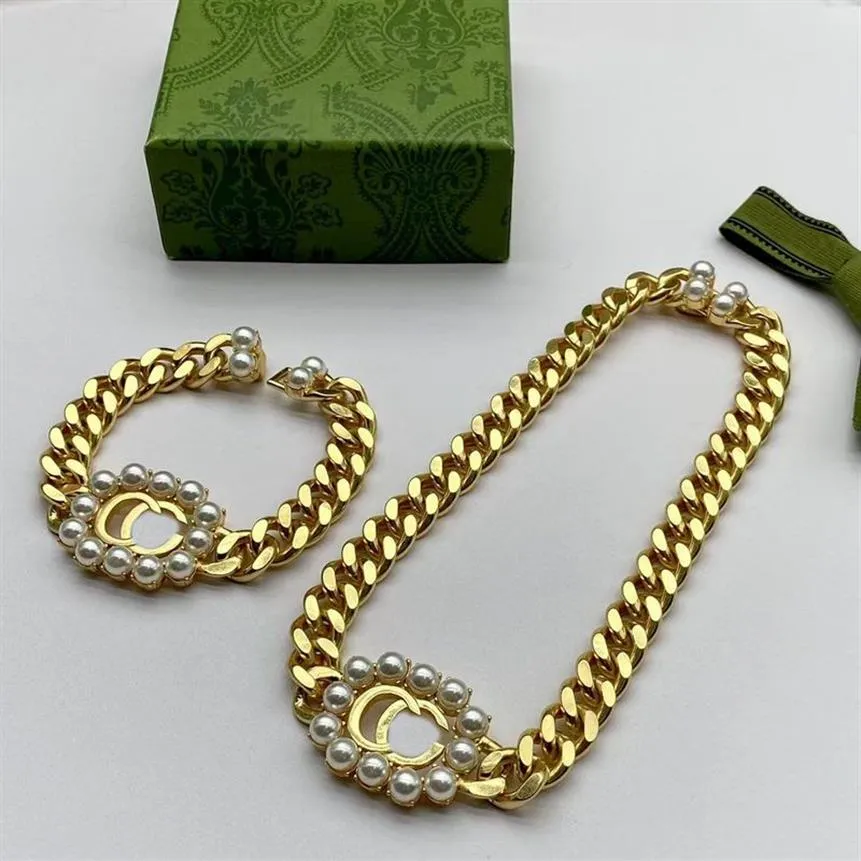 2023 collana braccialetto placcato oro 18k set collare Pulseira designer per donna marchio di moda retrò bracciale di perle ketting alta quali295A