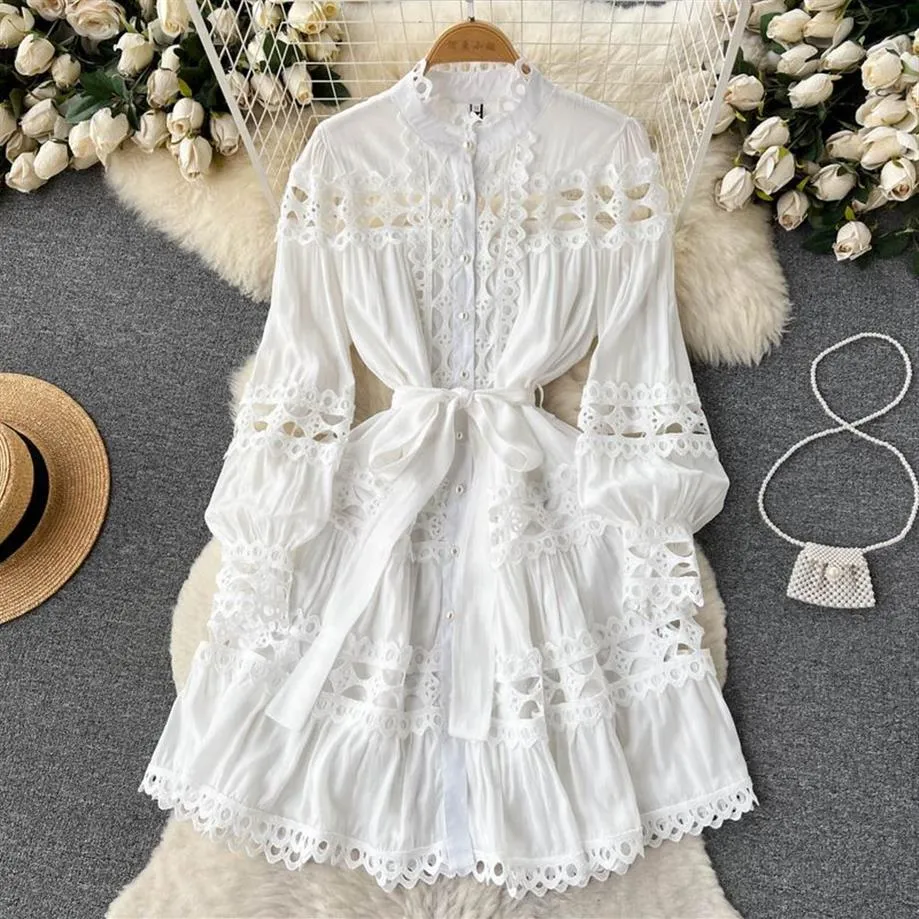 2023 Robes décontractées Printemps Eté Blanc Mini Robe Femme Stand Longue Lanterne Manches Magnifique Fleur Broderie Creux Out La193K