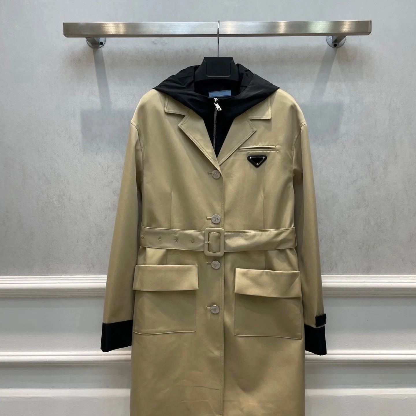 Pra da Trench da donna di design di lusso Giacca da donna Giacca a vento Cappotto con cintura ampia Trench corto con cappuccio casual femminile