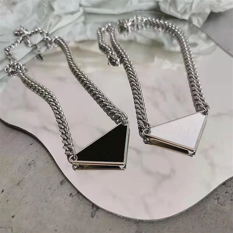 2021 Dames Heren Luxe Designer Ketting Ketting Mode-sieraden Zwart En Wit Driehoek Hanger Design Party Zilver Hip Hop Punk 336V