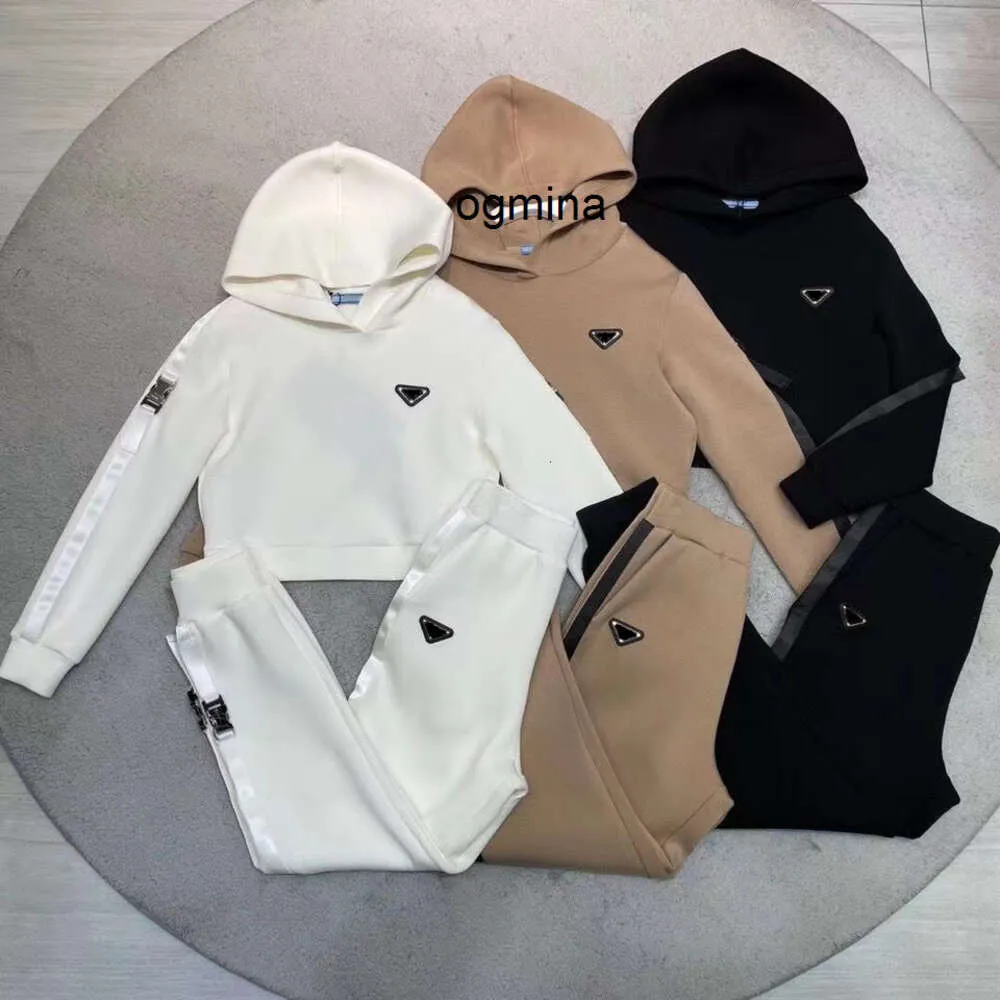 luxury 5A High quality women tracksuits casual pullover with hat sports hoodie design classic triangle autumn and winter fashion clothing