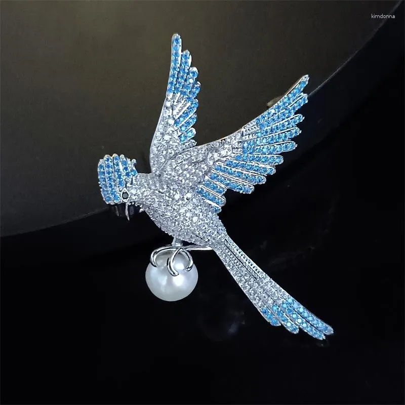 Broches Prachtige Blauwe Zirkoon Papegaai Broche Pin Modieuze Zoetwaterparel Dier Vogel Voor Vrouw Man Jasje Accessoires