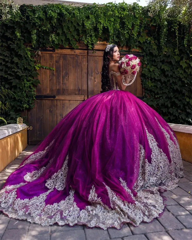 Quinceanera Mexican Dresses Ball Gown 2024 Fuchsia Beaded Goldアプリケーションスウィート16ドレスレースアップベスティドスDE 15 ANOS