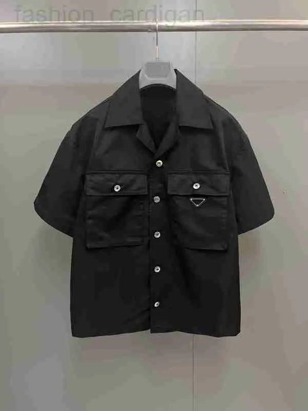 Mäns casual skjortor designer 2023 Summer Mens Black Cargo Shirt Stylish Pocket Stitching europeisk storlek Lös version av lyxiga korta ärmskjortor VOFH