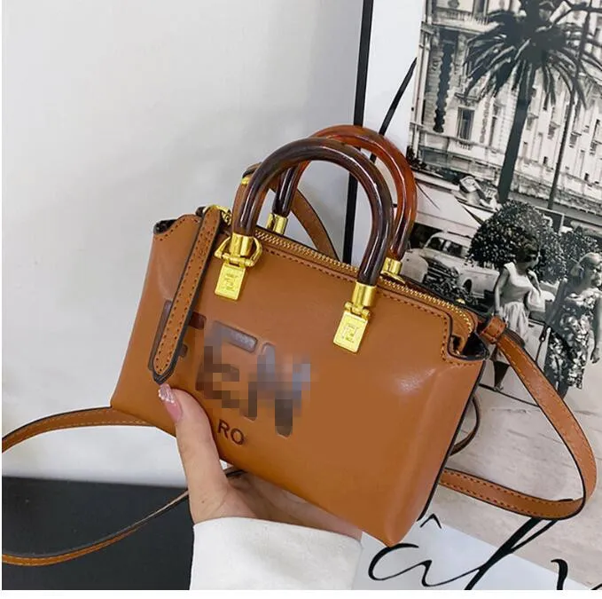 2023 Designer classici Borse a tracolla Moda donna classica Catena con patta Portafoglio a tracolla Totes Borsa Frizione borsa da donna A06