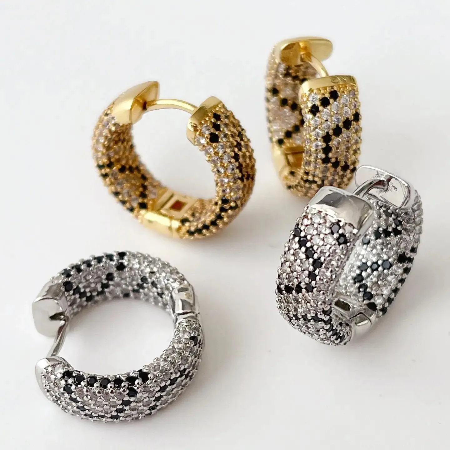 Fashionable Women European And American Retro Style Delicate High Quality Hoop  Earrings Wholesale - China Wholesale Fashion Jewelry $0.3 from Yiwu Lume  Industry Co.,Ltd | Globalsources.com