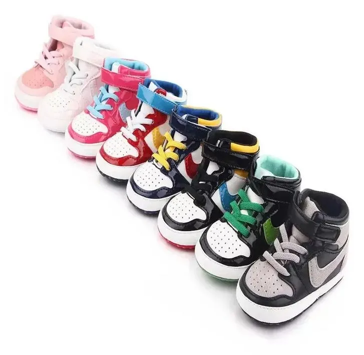 Baby First Walkers Designer Newborn Heart Print Sneakers Casual Shoes Soft Sole Prewalker Infant Baby Sports Shoes Kids Designer Shoes