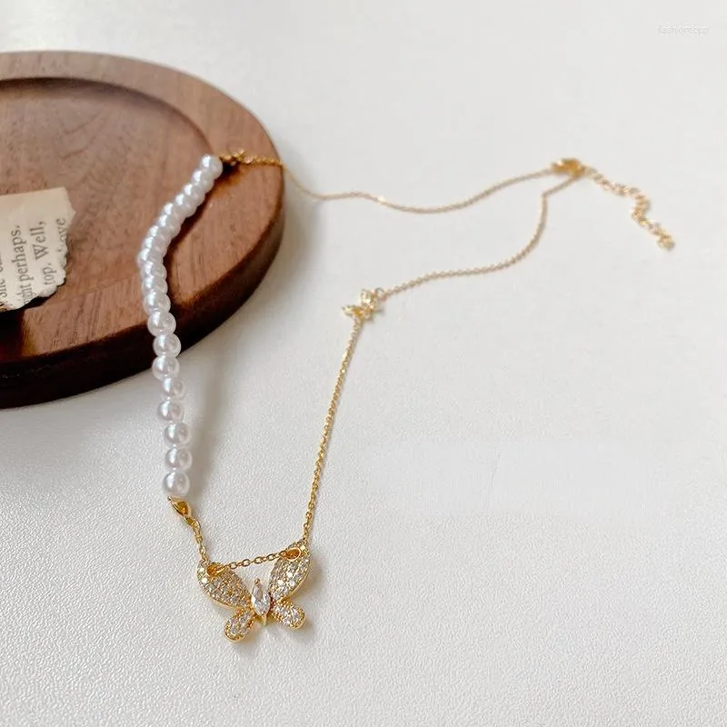 Anhänger Halsketten VSnow Kreative Asymmetrie Perle Strass Schmetterling Halskette Frauen Faux Strand Titan Stahl Entworfen Schmuck