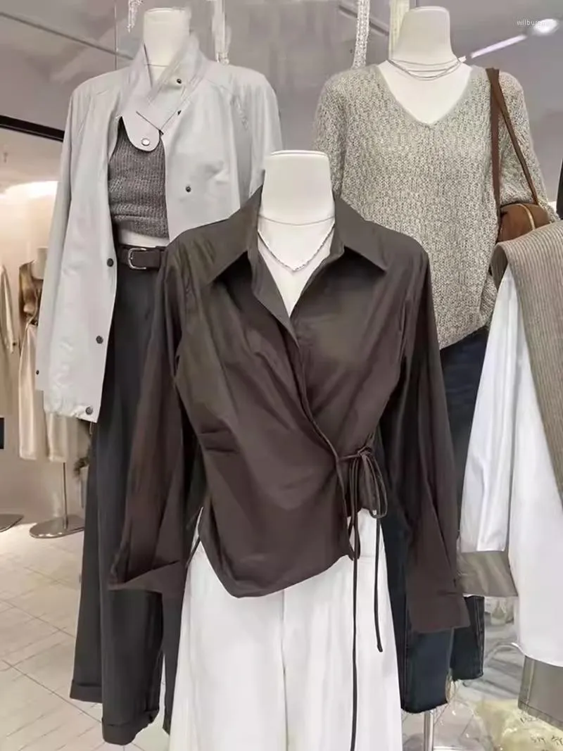 Kvinnors blusar Syeaseam Sydkoreas mode 2023 Unik kort skjorta snörning midja passar fast färg topp kvinnlig kläder