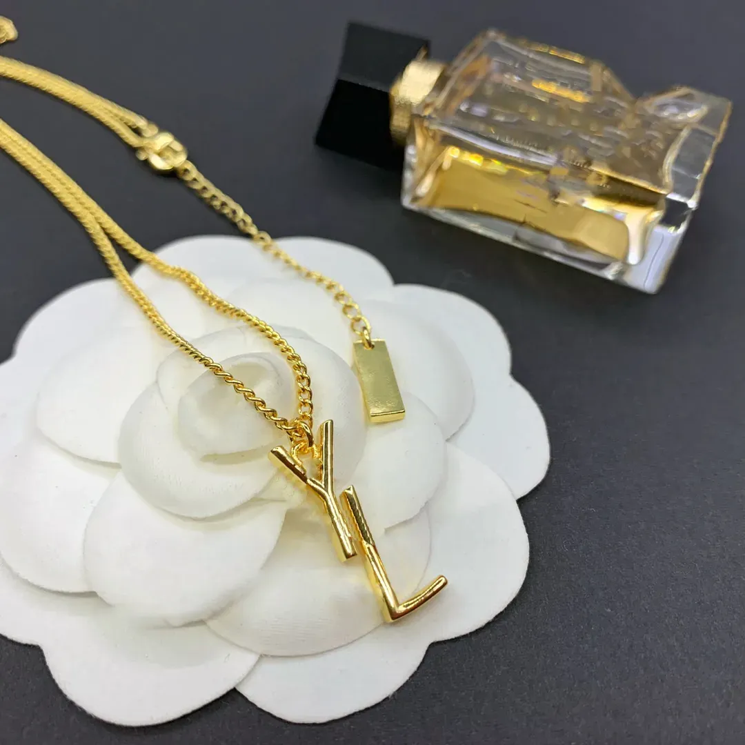 Collier collier de créateur bijoux de luxe pendentif colliers couleur unie lettre conception collier mode décontracté style classique bijoux