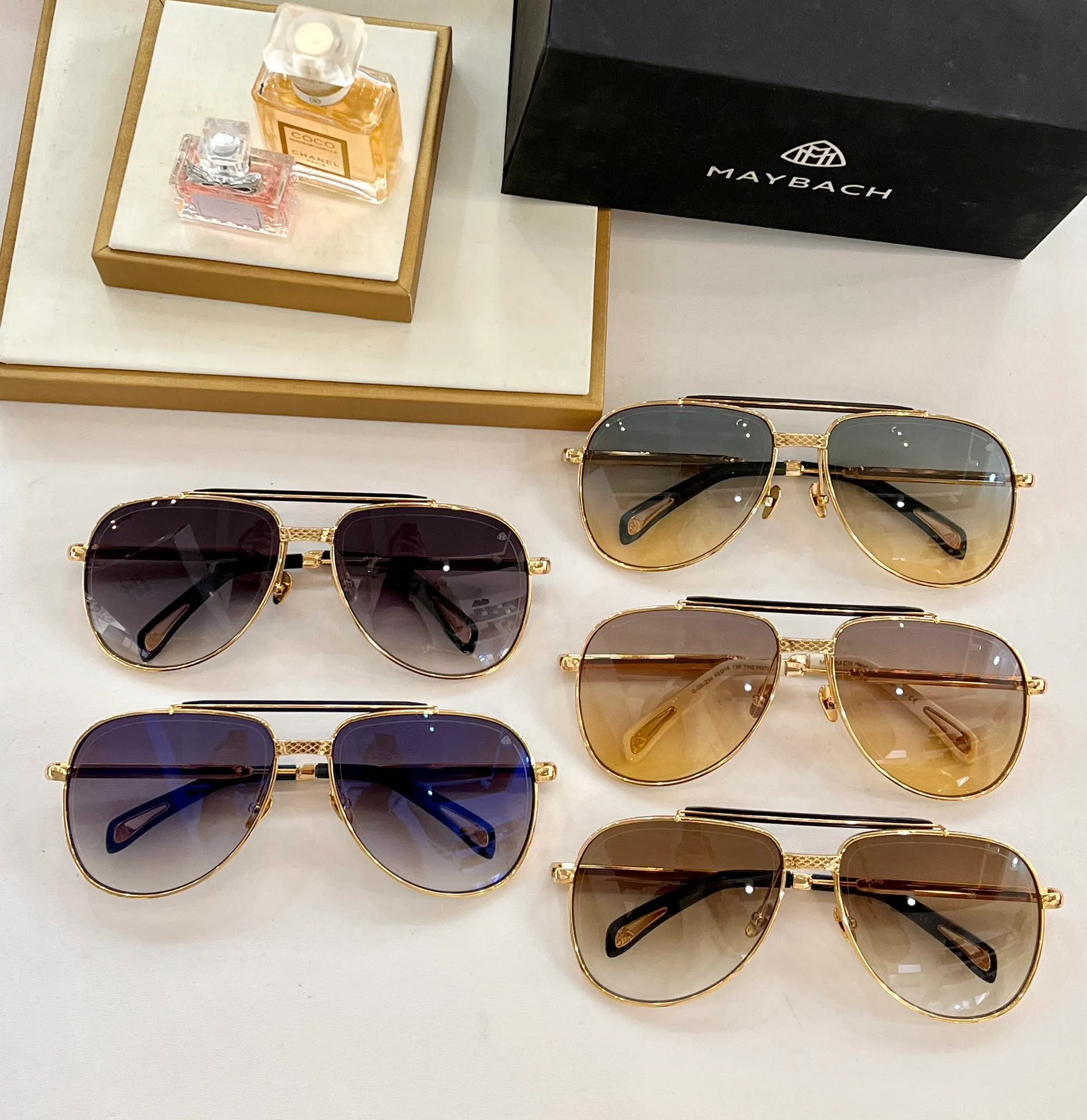 Designer nuova collezione occhiali da sole da donna occhiali da sole da uomo uomo Moda outdoor Stile classico Occhiali unisex Polarizzante Sport Guida Sfumature di stile multiplo