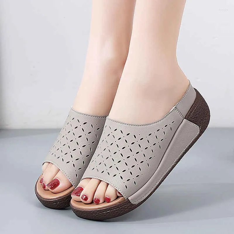 Ortopediska sandaler Luxo Sandal Women's Snekars Kvinnor tofflor av hög kvalitet 2023 Punk Platform Shoes Anime Kid Tennis S