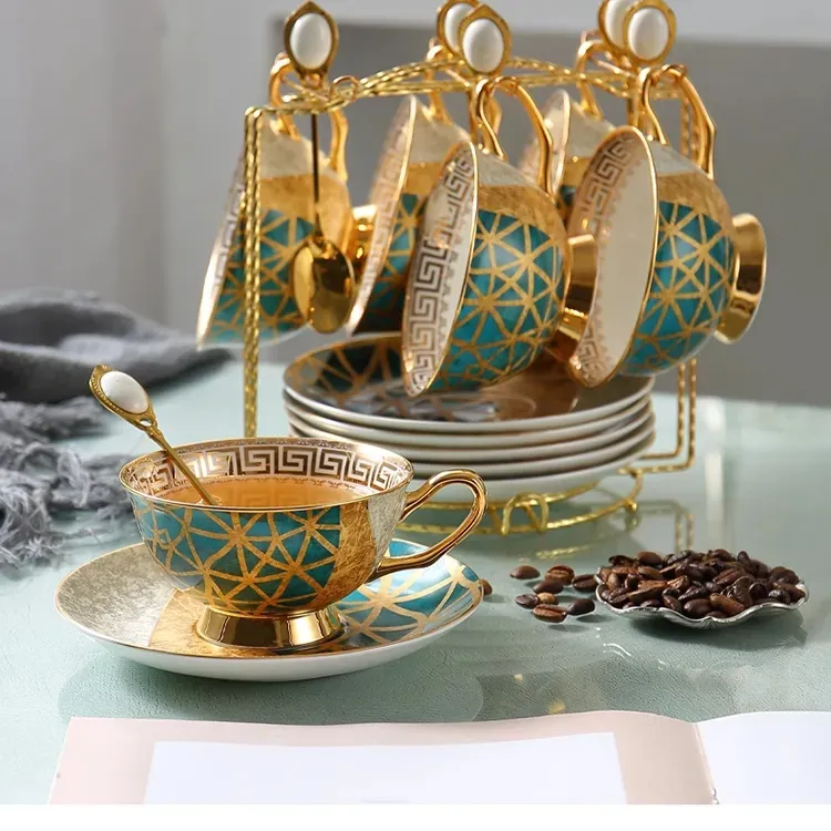 Koffiekopjesset in Britse stijl Bone china Luxe cadeau Creativiteit Theekopjes en koffiekopjes Schotelset Mooie keramische kopjes