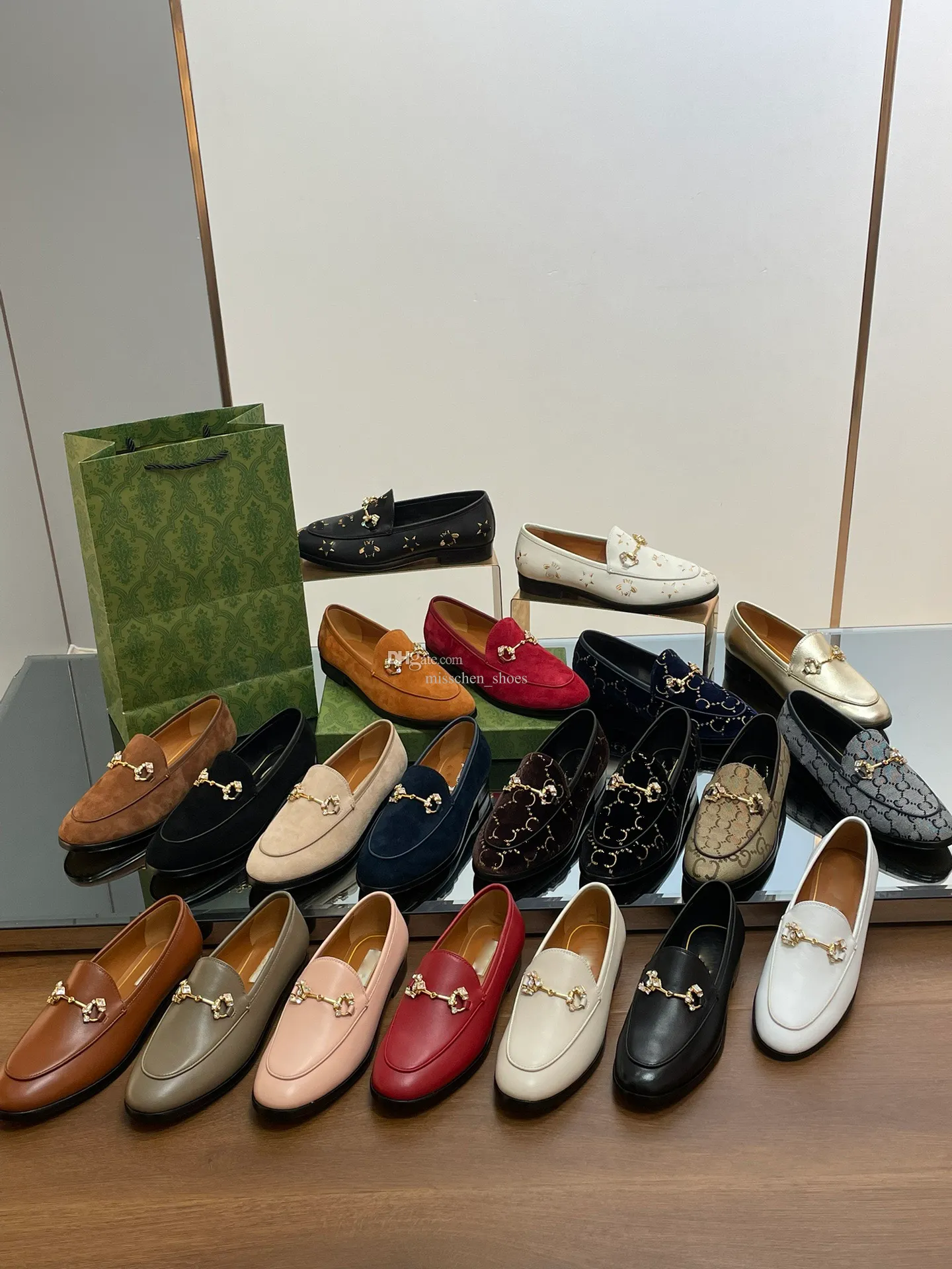 Tasarımcılar marka kadın loafer ayakkabıları deri taban katırları ile çift alfabe at tokası lüksleri moda metal tokalar gündelik ayakkabı yürüyüş ayakkabıları toka boyutu 35-42