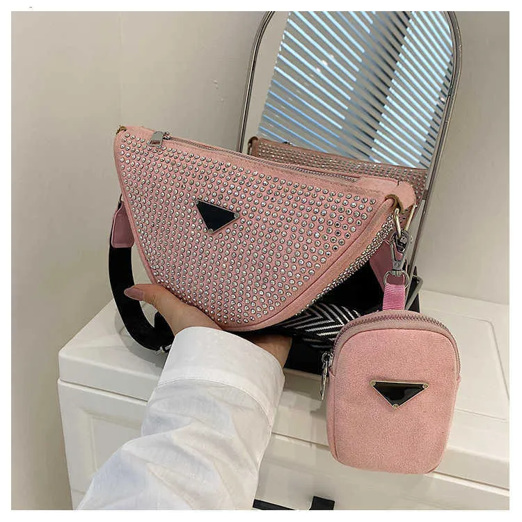 Bolsa de mão incrustada de diamante de verão 2023 nova edição simples moda corrente de ombro único crossbody lojas de bolsas femininas têm 95% de desconto no atacado