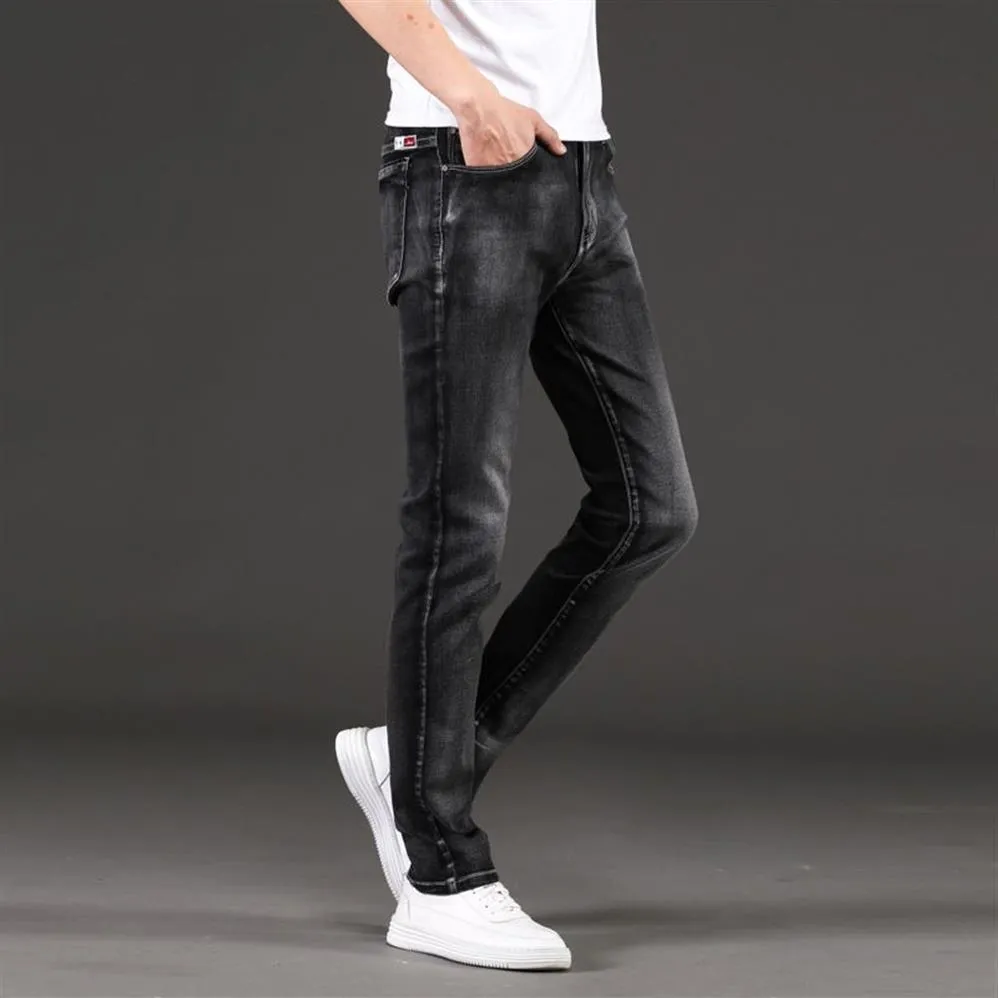 Jeans da uomo Slim Grigio Nero Uomo Tendenza moda Pantaloni in denim elasticizzato Taglie forti 42 44 46 Pantaloni regular fit Abbigliamento maschile di marca253A