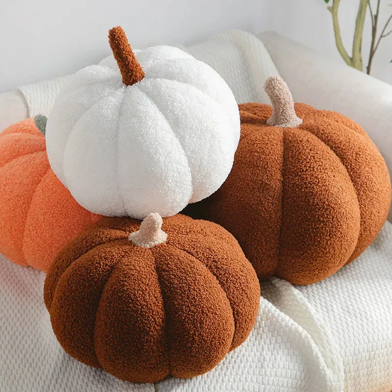 Cuscini di peluche Cuscini 20 cm Divertente cuscino di zucca Creativo Cuscino per divano a forma speciale Decorazione di Halloween Simpatici giocattoli per bambini 231009