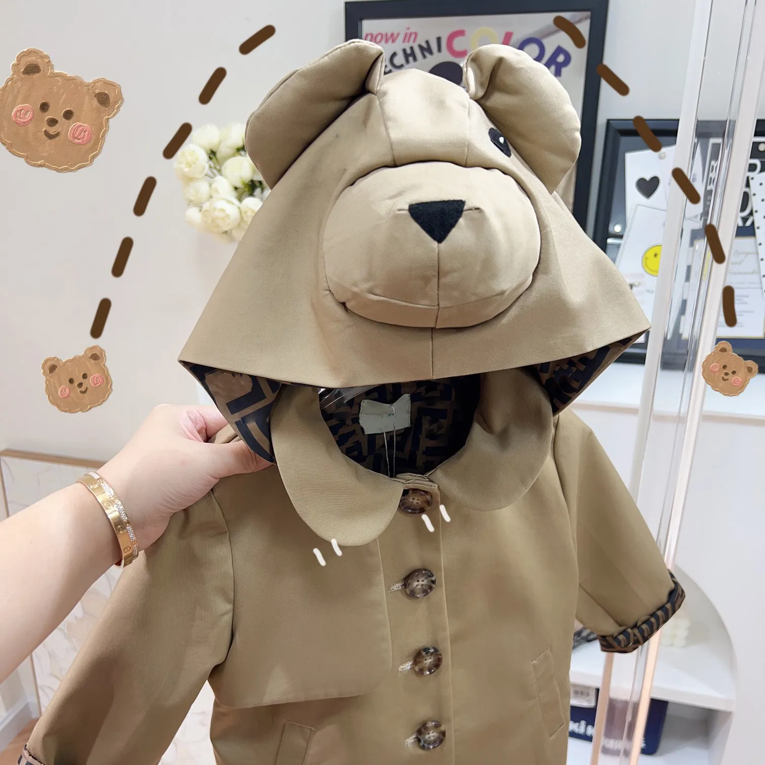 FW Designer Kids Fandi Parka Brown Fabric Parka مصنوعة من سترات من القماش البني الفاتح اللون