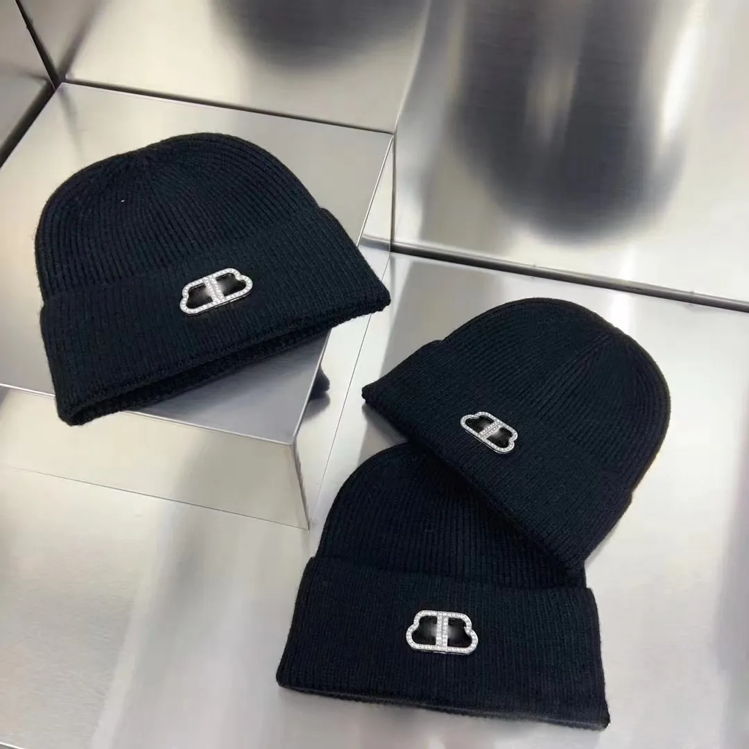 Outono e inverno ovelhas de pelúcia tricô designer gorro chapéu casal sólido strass carta bordado data presente gorro