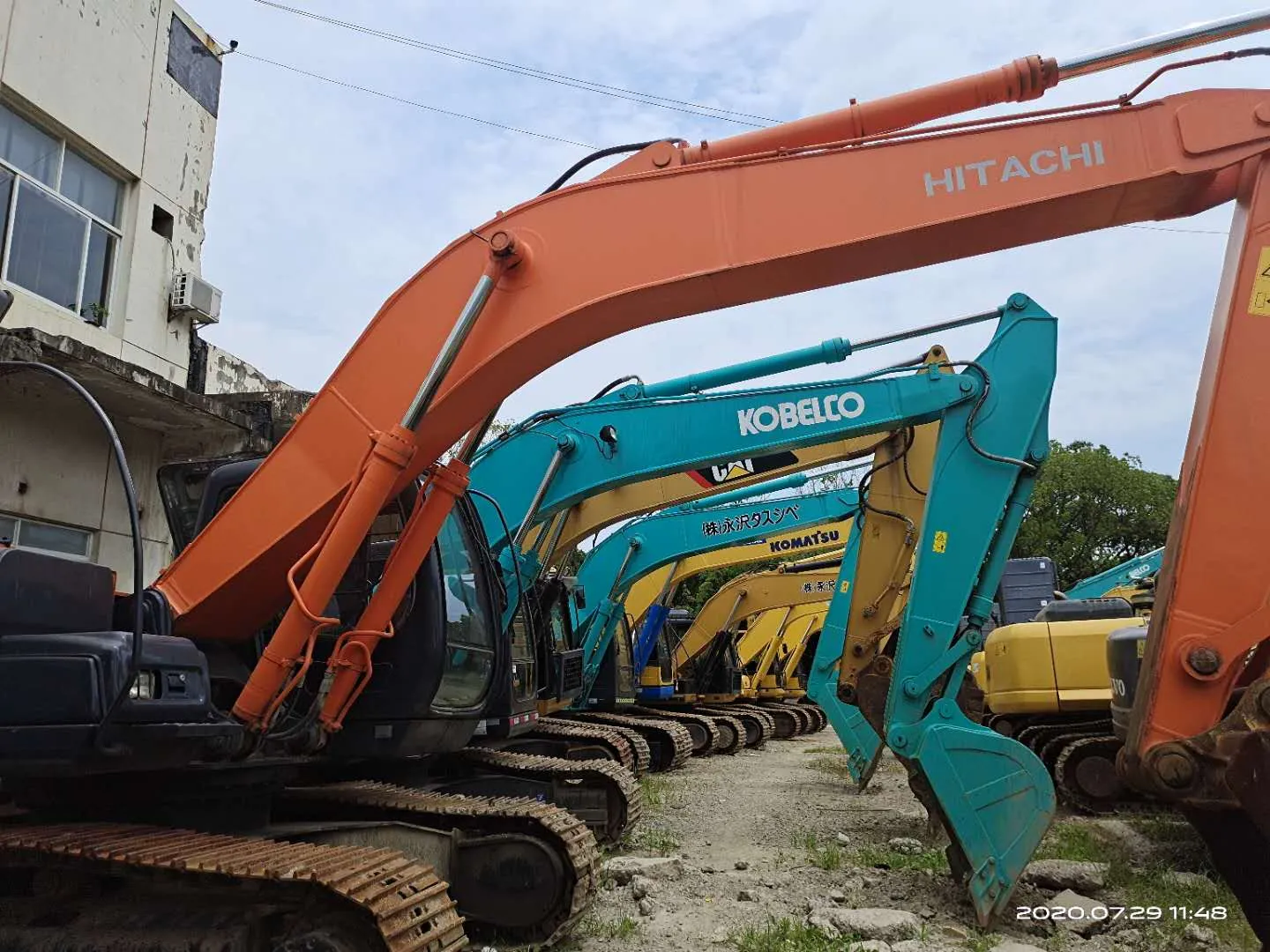 Used HITACHI ZX240 excavator at a low price, available EX200-2 EX200-3 EX200-5, ZX120 ZX200 excavator, global direct shipping