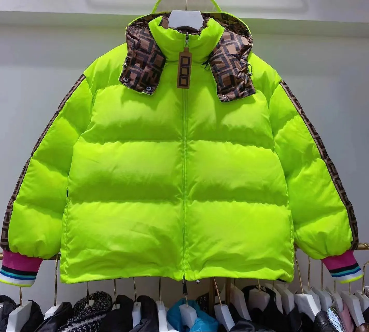 2023 New Fasher Parker 코트 코트 디자이너 Parker 겨울 따뜻한 남성과 여성을위한 겨울 따뜻한 재킷 같은 코트