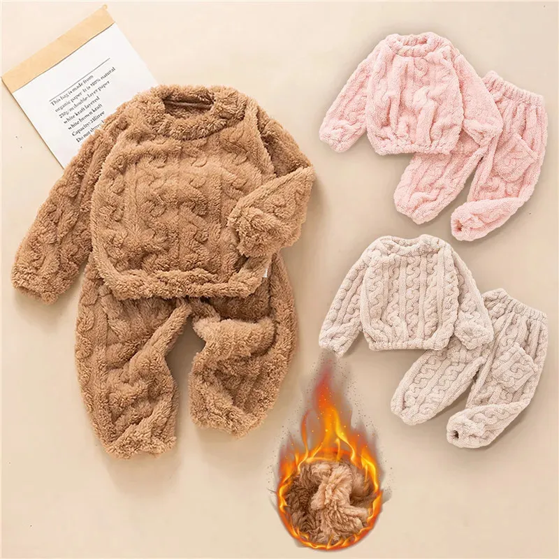 Kleidungssets Baby-Pyjama-Set Herbst-Winter-Flanell-warmer Kinder-Heimservice-Anzug Zweiteiliges Set Jungen und Mädchen einfarbiger Plüsch-Pyjama 231010