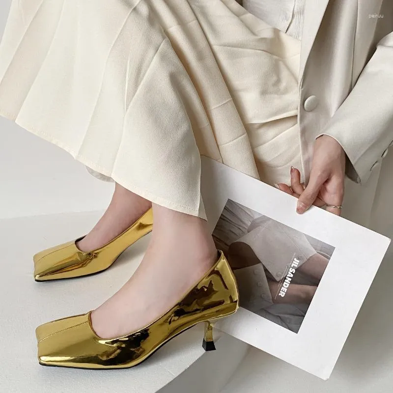 Модельные туфли 2023, женские туфли на тонком высоком каблуке с квадратным носком и неглубоким слипером для работы, офиса, женские элегантные свадебные роскошные кожаные туфли золотого цвета