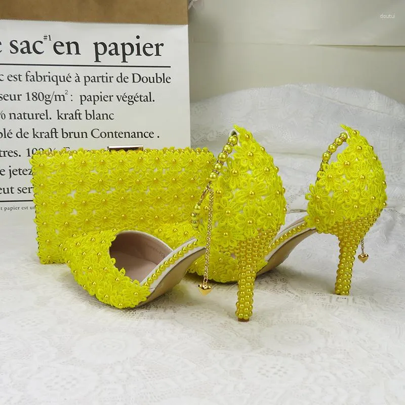 Elbise Ayakkabı Dantel Çiçek Düğünü Eşleşen Çantalar Sarı Yüksek Topuklu Ayak Ayak Bileği Kayışı Bayan Parti Ayakkabı ve Çanta Seti