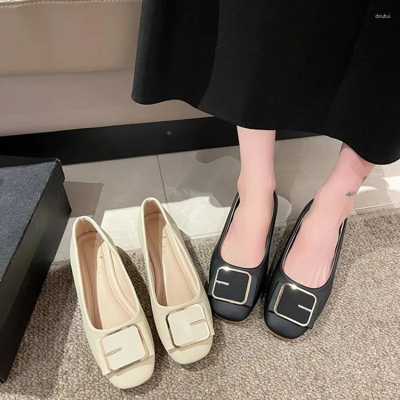 Scarpe eleganti per store donne alte