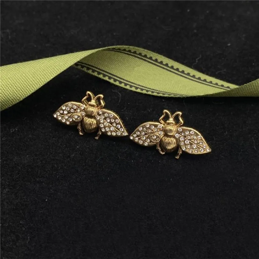 Vintage Bee Diamond Charm Earrings Metal Letter Designer Studs Ladies Personality Designer Bees Eardrops238a