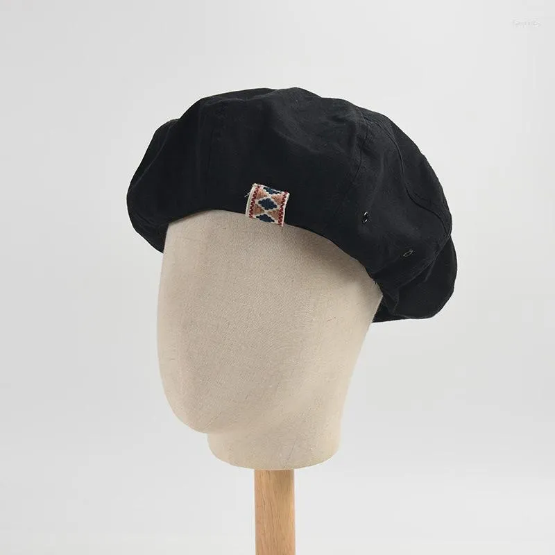 Bérets Chapeau de béret décontracté élégant pour les femmes avec un design d'étiquette de style folklorique unique