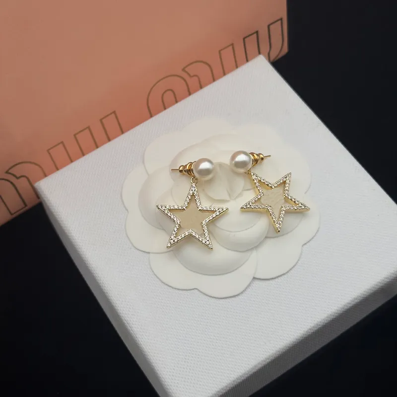 Fashion Girrls Luxury Gold Pearl Stud Stars örhängen Titanium Steel Love Earrings For Women Exquisite Simple Fashion CHD2310105-6 Capsboys