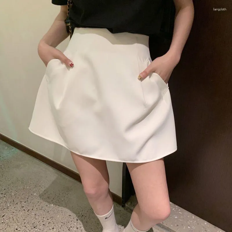Kjolar lucyver svart vit hög wiast puffy korta kvinnor all-match y2k ficka a-line kjol kvinnlig koreansk arbetsstil