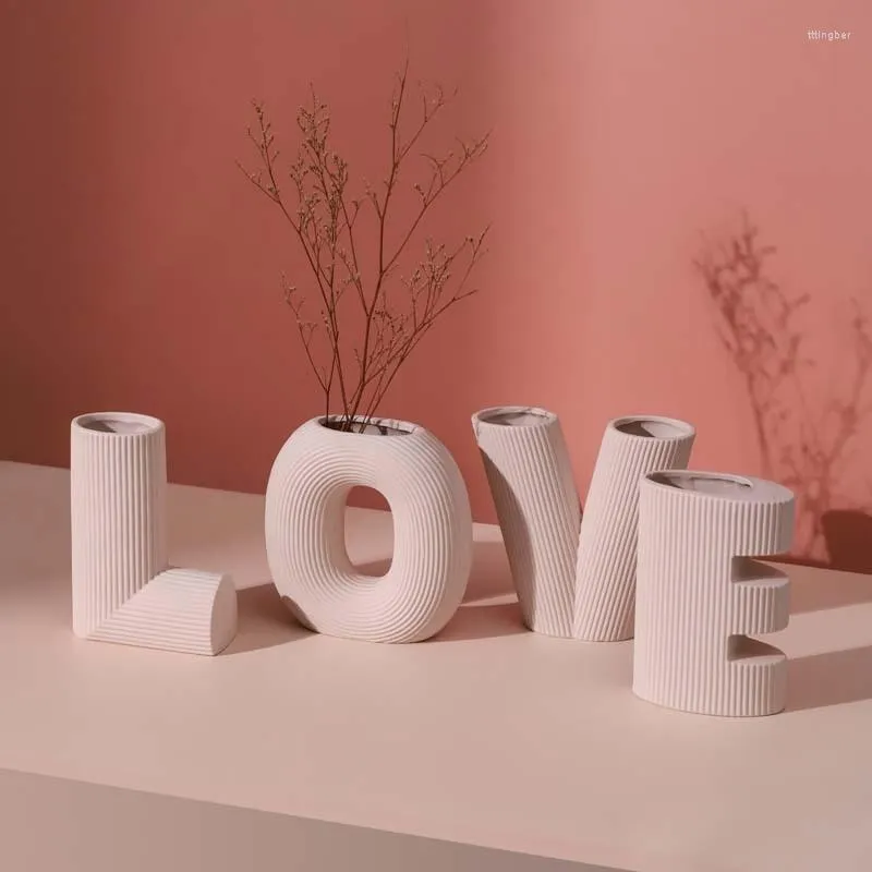 Vasi Nordic Creative Art Love Letter Stripe Vaso in ceramica Soggiorno Disposizione floreale Decorazione della casa