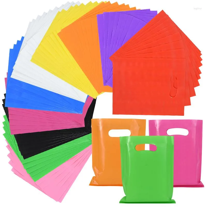 Present Wrap 10/20st Multicolor Plastic Påsar med handtag för Business Retail Birthday Party Favors Diy Packaging Candy Goodie