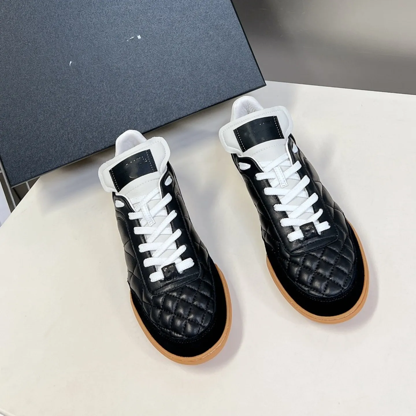 Channel Lace Up Quilted Tennis Shoes Casual White Sneakers Black Suede Design Flats Womens Low Top Lace Up Casual Sneaker US 49 3540 Runners
