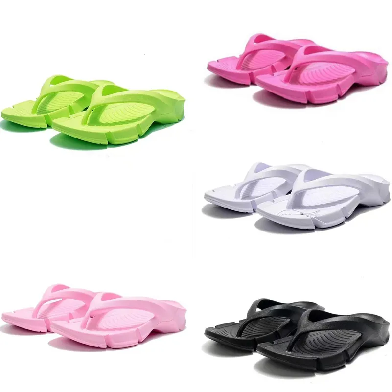 Designer Hommes Femmes Sandales Pantoufles d'été Diapositives Mode Haute Qualité Triple Noir Blanc Rose Rose Rouge Vert Glow Hommes Tongs Plates Beach Hotel Slipper Slide