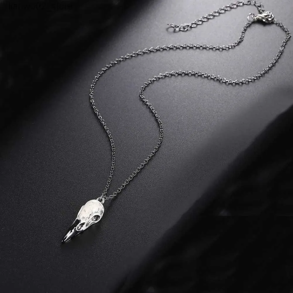 DHgate.com:European Punk Skull Bone Pendant Necklace
