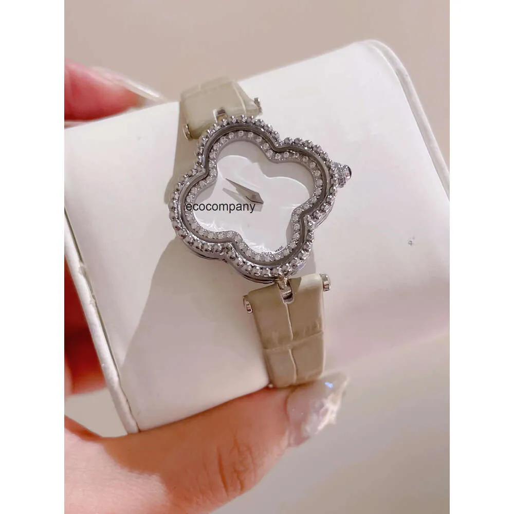 Alhambra Fashion Watch Luxury Cleefly Wristwatch Women Vanly New Niche Four Leaf Clover Light Casuare Bracelet気質Rhinestone Womens Quar A0Jzが挿入された