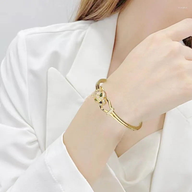 Bangle Europe and the United States Cross-Border Open Bracelet Female Female High-Rade Sense of Light Luxury Simple Je