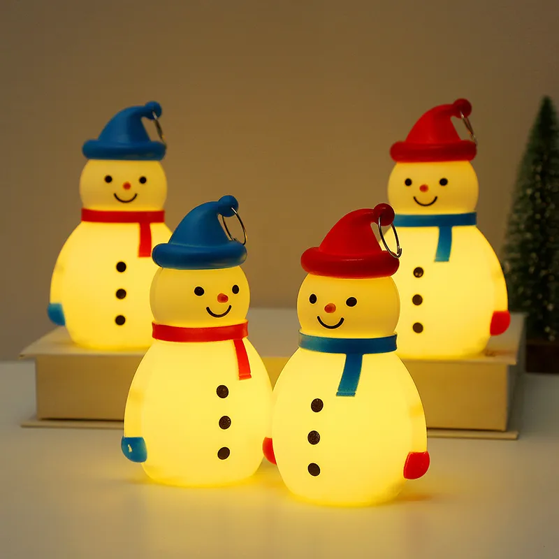 Pequena luz noturna LED brilhante boneco de neve pingente decoração adereços decorações de Natal/Halloween pacote de presente portátil para crianças bateria de botão embutida