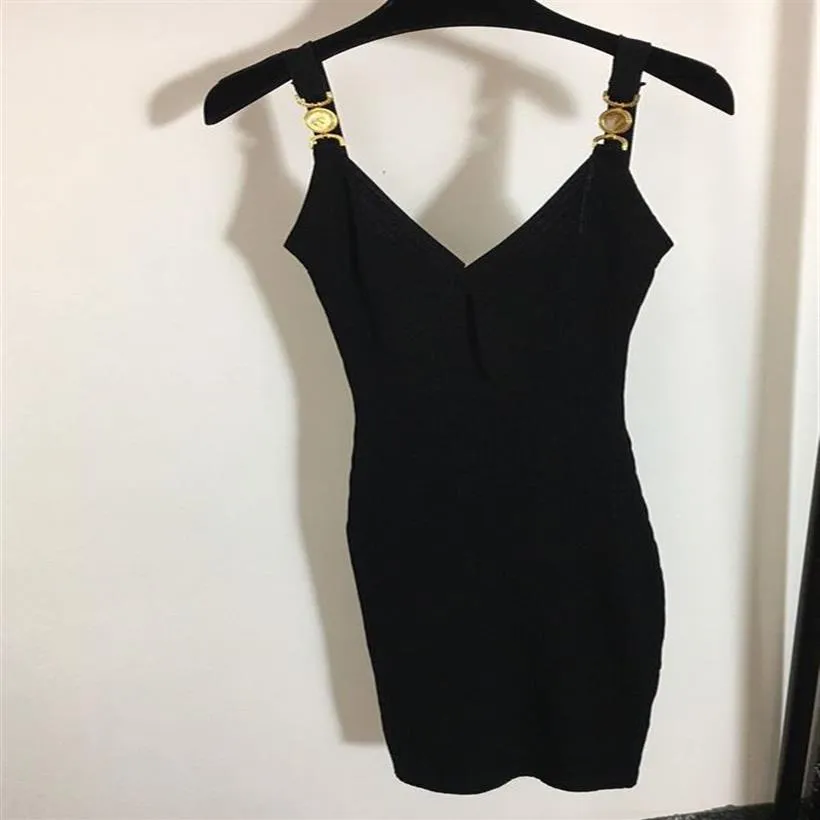 Abiti da passerella da donna sexy con scollo a V senza maniche in maglia abito slim femminile di alta qualità con bottoni dorati abiti da festa lunghi a Milano MY1221k