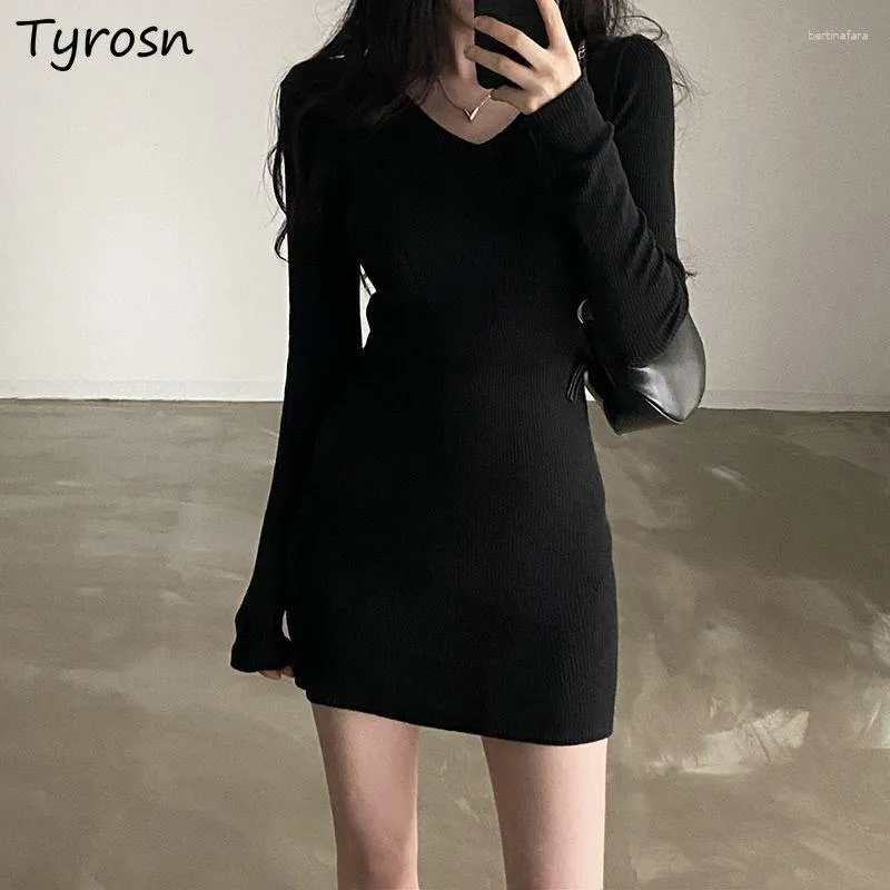 Abiti casual Abito in maglia nero Donna Mini manica lunga scollo a V Solido minimalista elegante estetica stile coreano per donna