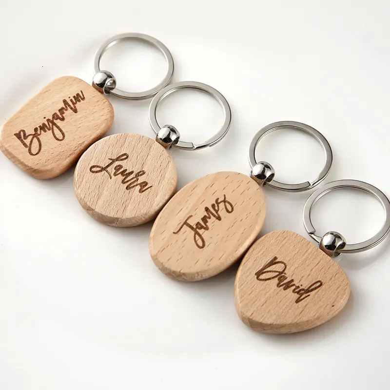 Christmas Decorations Custom Engraved wedding names Wood Key Chain Personalized Heart Gifts for supplies gift 231011